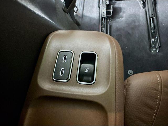 Photo of 2024 Polar White Mercedes-Benz GLS 450