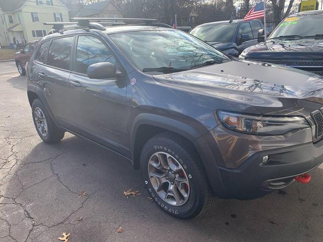 Photo of 2020 Gray Jeep Cherokee