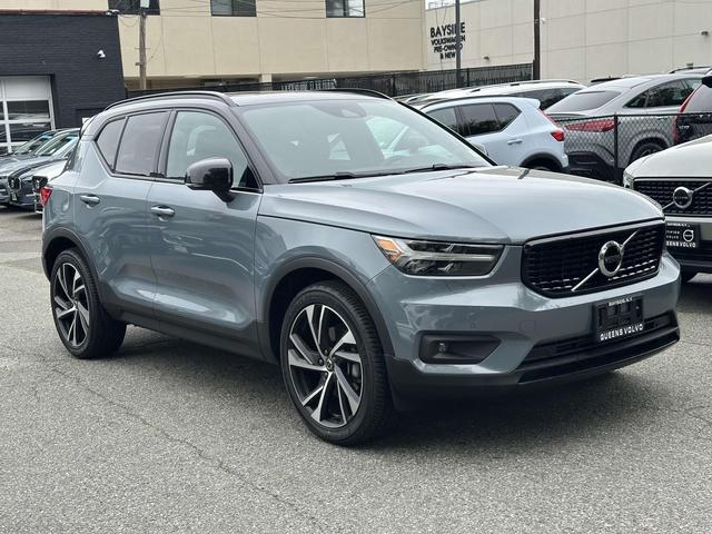 Photo of 2022 Thunder Gray Metallic Volvo XC40
