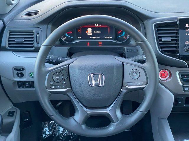 Photo of 2020 Obsidian Blue Pearl Honda Pilot