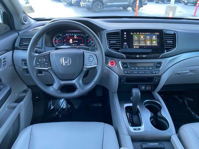 Photo of 2020 Obsidian Blue Pearl Honda Pilot