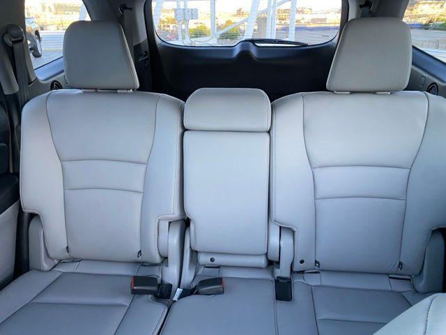 Photo of 2020 Obsidian Blue Pearl Honda Pilot