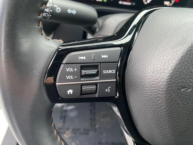 Photo of 2024 Platinum White Pearl Honda HR-V