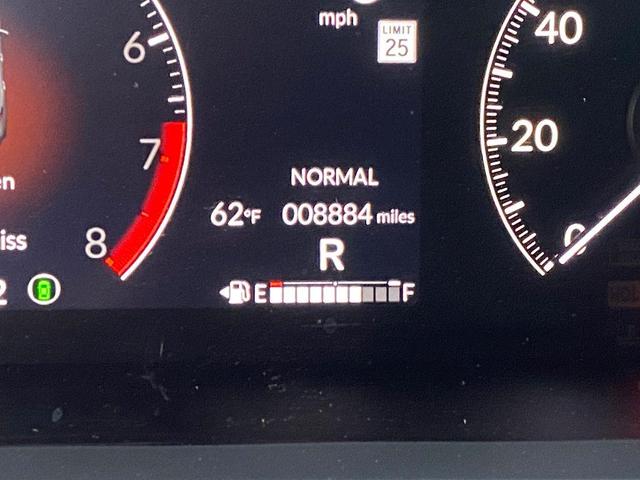 Photo of 2024 Platinum White Pearl Honda HR-V