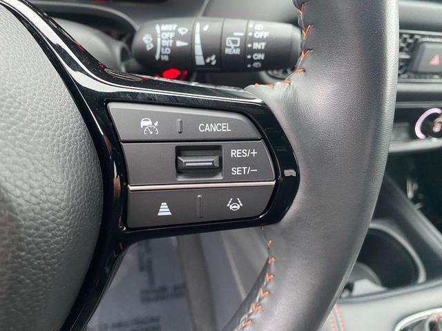 Photo of 2024 Platinum White Pearl Honda HR-V