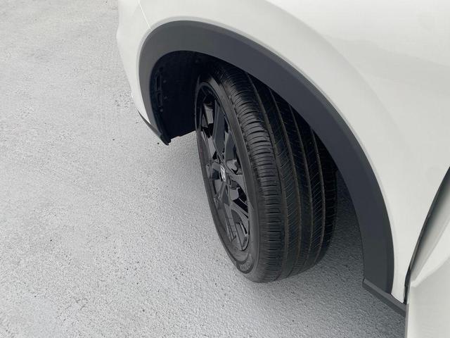 Photo of 2024 Platinum White Pearl Honda HR-V