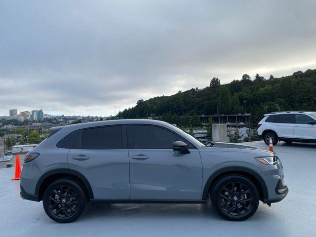 Photo of 2025 Urban Gray Pearl Honda HR-V