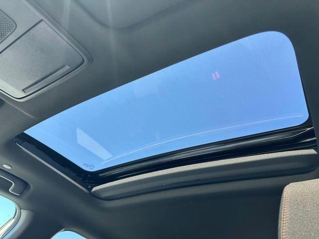 Photo of 2023 Platinum White Pearl Honda CR-V Hybrid