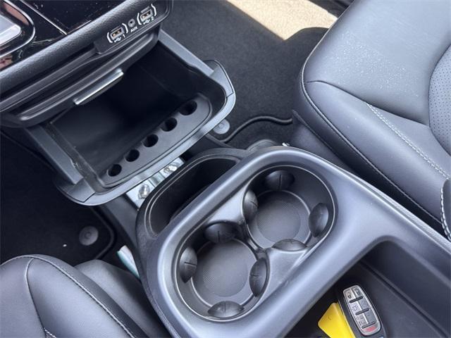Photo of 2025 Fathom Blue Pearlcoat Chrysler Pacifica