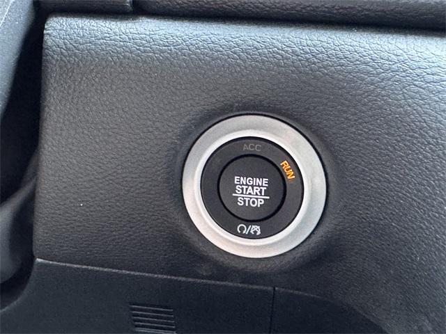 Photo of 2025 Fathom Blue Pearlcoat Chrysler Pacifica