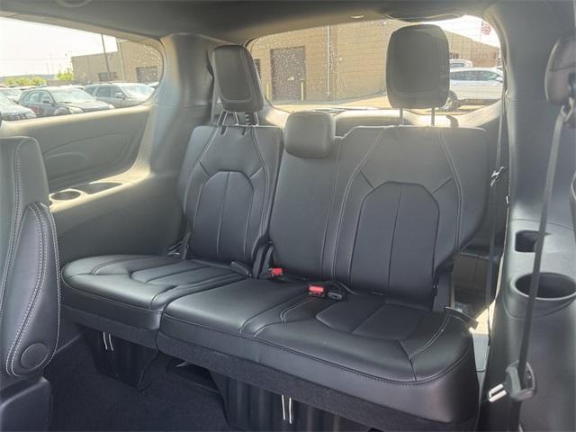 Photo of 2025 Fathom Blue Pearlcoat Chrysler Pacifica