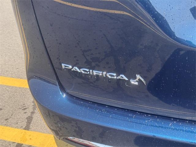 Photo of 2025 Fathom Blue Pearlcoat Chrysler Pacifica