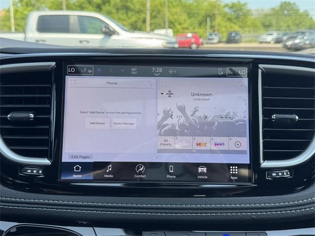 Photo of 2025 Fathom Blue Pearlcoat Chrysler Pacifica