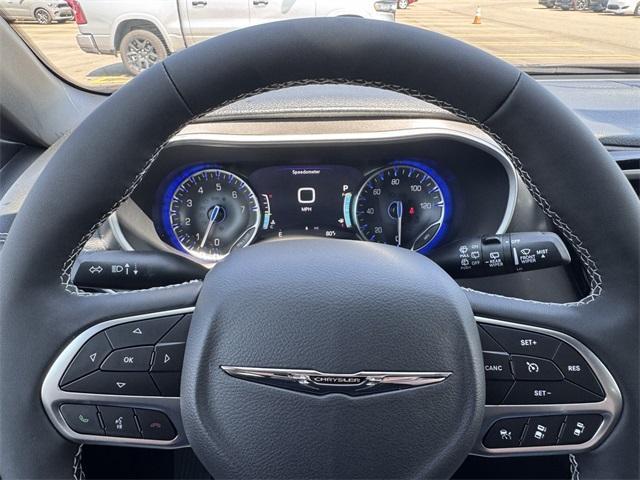 Photo of 2025 Fathom Blue Pearlcoat Chrysler Pacifica