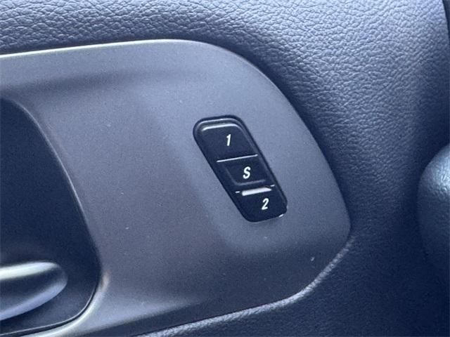 Photo of 2025 Fathom Blue Pearlcoat Chrysler Pacifica