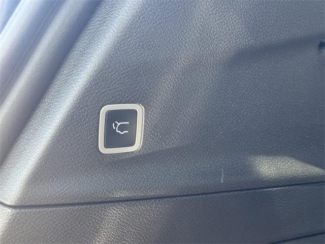 Photo of 2025 Fathom Blue Pearlcoat Chrysler Pacifica