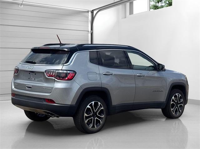 Photo of 2022 Billet Silver Metallic Clearcoat Jeep Compass