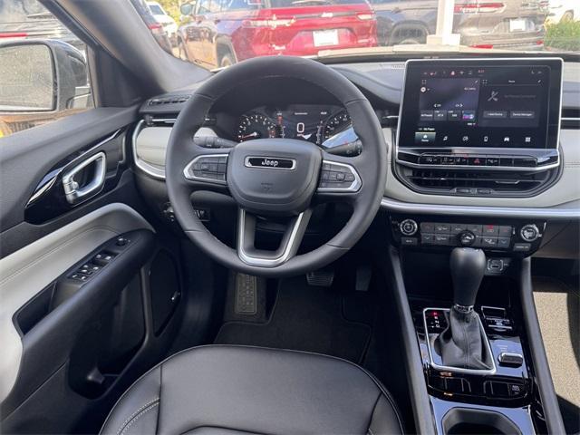 Photo of 2025 Silver Zynith Jeep Compass