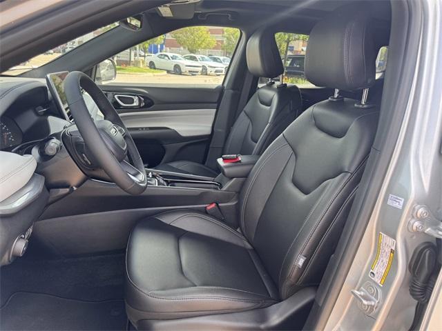 Photo of 2025 Silver Zynith Jeep Compass