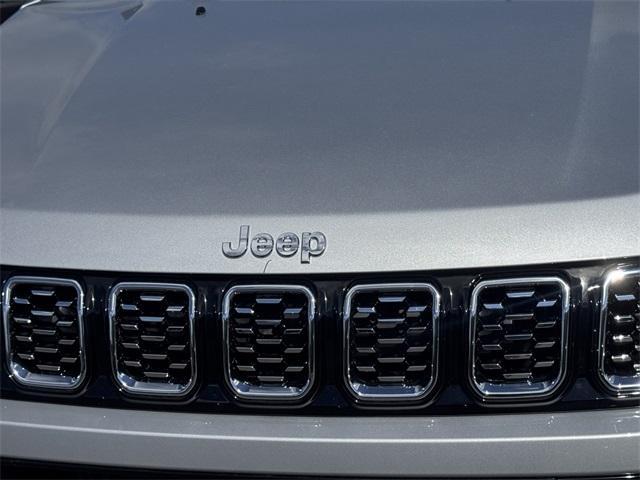 Photo of 2025 Silver Zynith Jeep Compass