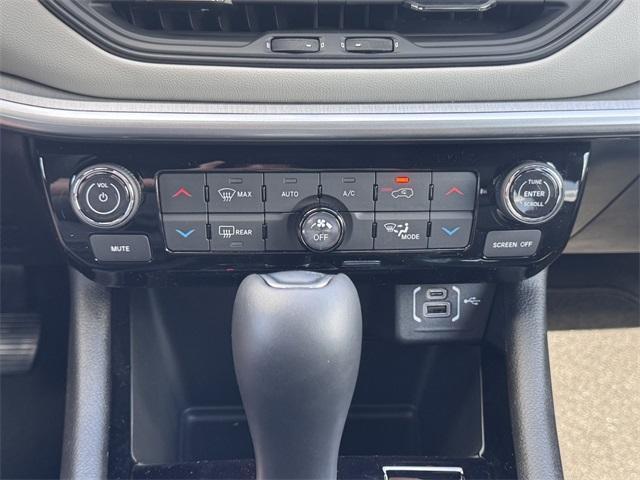 Photo of 2025 Silver Zynith Jeep Compass