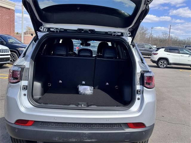 Photo of 2025 Silver Zynith Jeep Compass