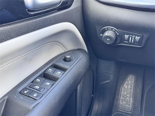 Photo of 2025 Silver Zynith Jeep Compass
