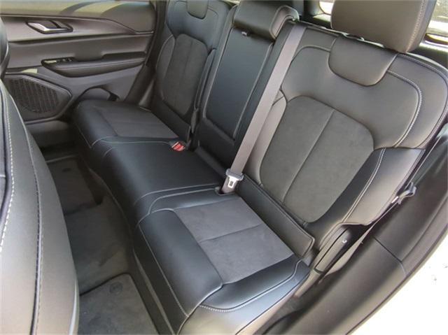 Photo of 2025 Bright White Clearcoat Jeep Grand Cherokee
