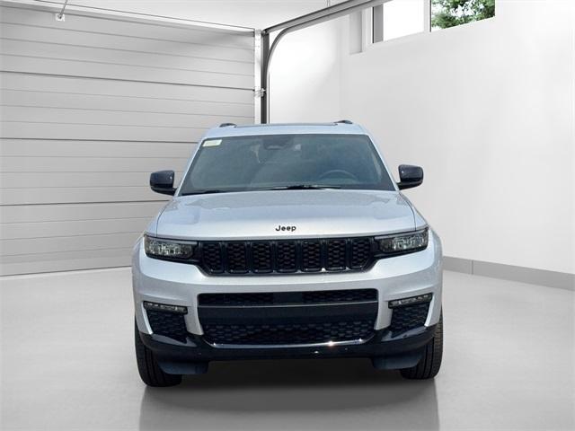 Photo of 2025 Silver Zynith Jeep Grand Cherokee L