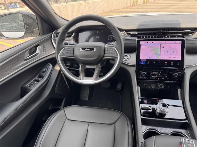 Photo of 2025 Silver Zynith Jeep Grand Cherokee L