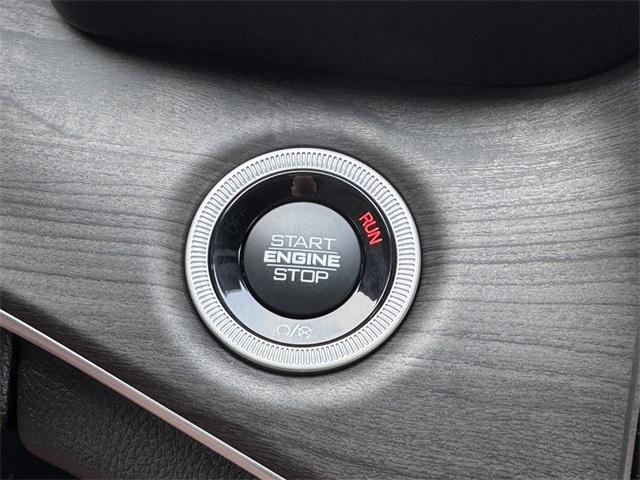 Photo of 2025 Silver Zynith Jeep Grand Cherokee L