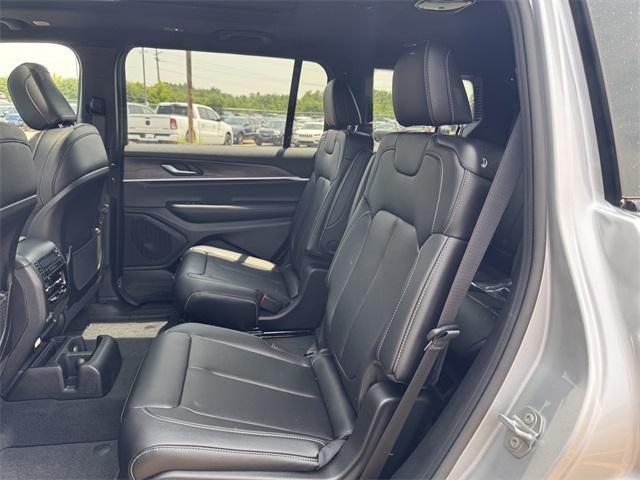 Photo of 2025 Silver Zynith Jeep Grand Cherokee L