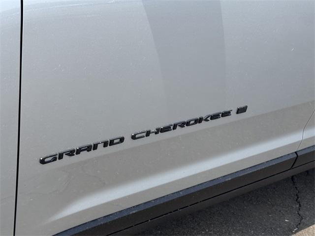 Photo of 2025 Silver Zynith Jeep Grand Cherokee L