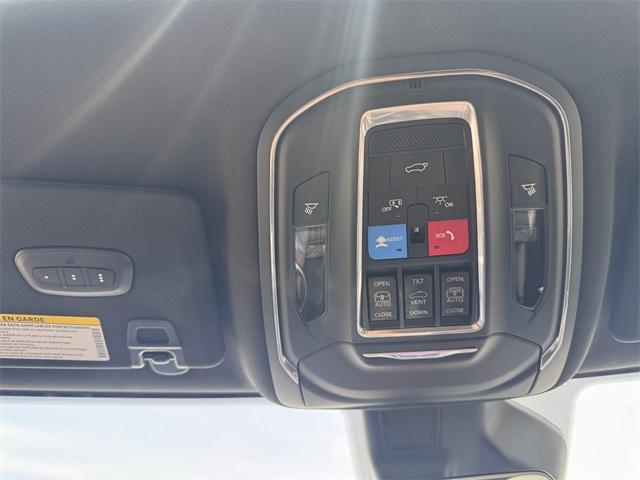 Photo of 2025 Silver Zynith Jeep Grand Cherokee L