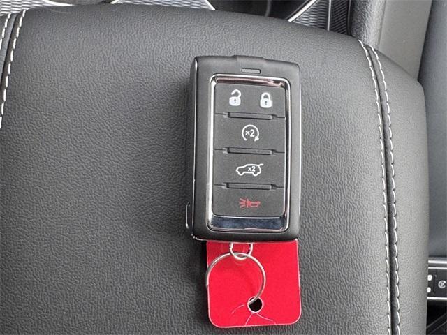 Photo of 2025 Silver Zynith Jeep Grand Cherokee L