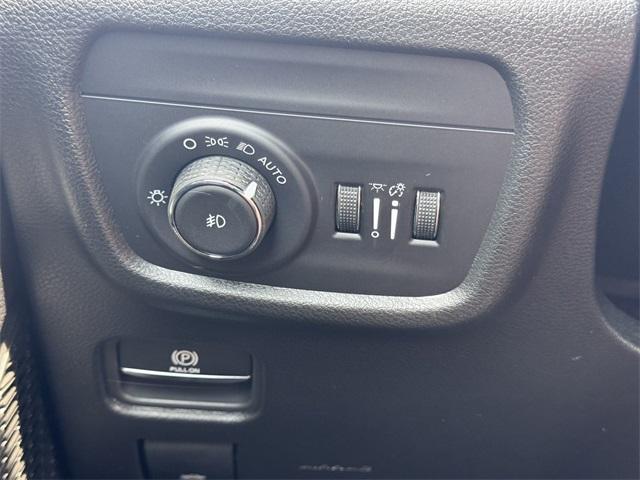 Photo of 2025 Silver Zynith Jeep Grand Cherokee L