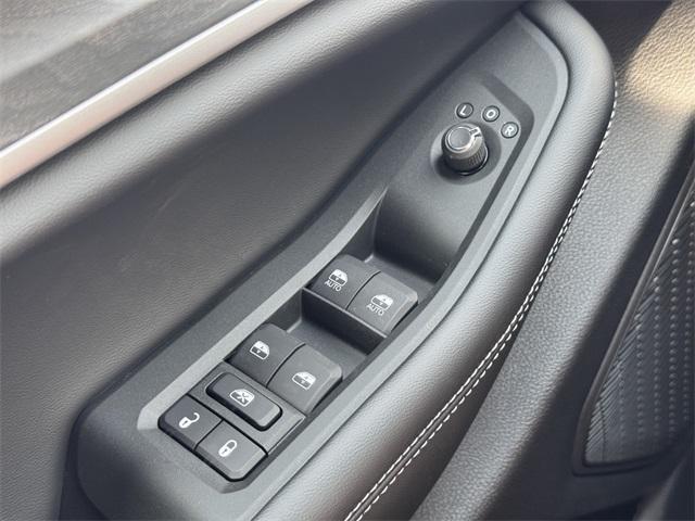 Photo of 2025 Silver Zynith Jeep Grand Cherokee L