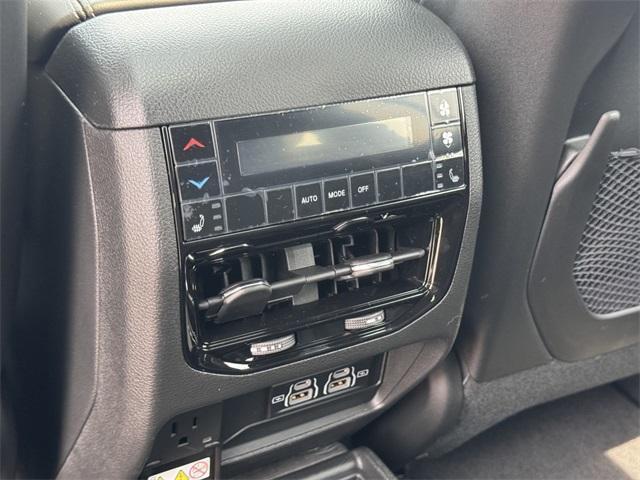 Photo of 2025 Silver Zynith Jeep Grand Cherokee L