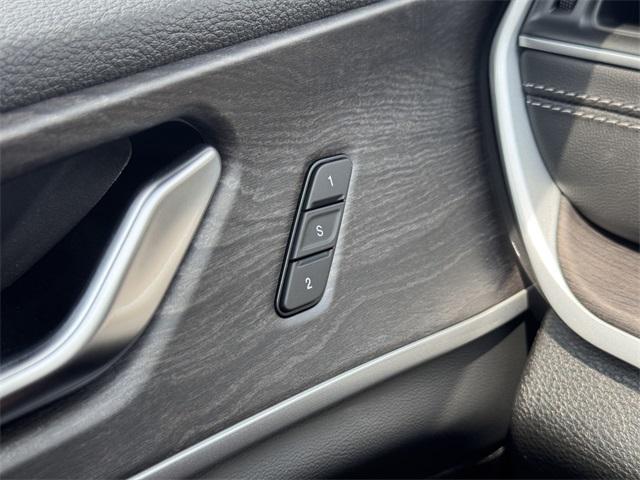 Photo of 2025 Silver Zynith Jeep Grand Cherokee L