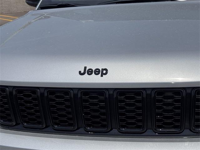 Photo of 2025 Silver Zynith Jeep Grand Cherokee L
