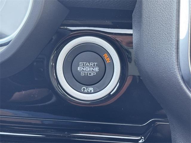 Photo of 2025 Bright White Clearcoat RAM 1500