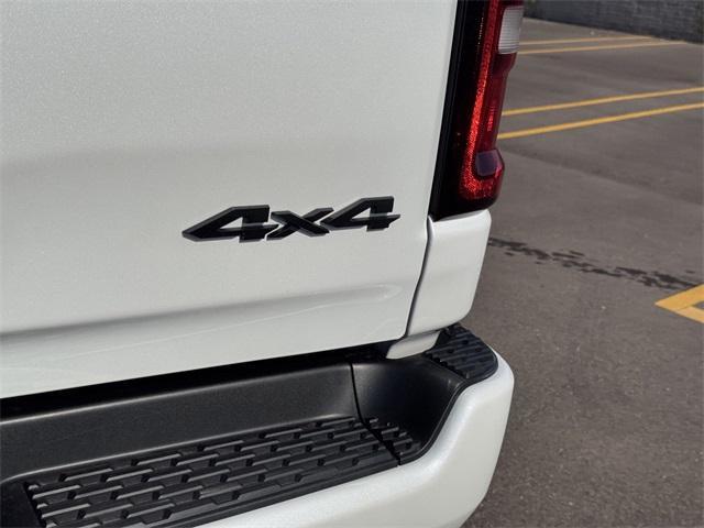 Photo of 2025 Bright White Clearcoat RAM 1500