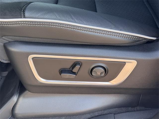 Photo of 2025 Bright White Clearcoat RAM 1500