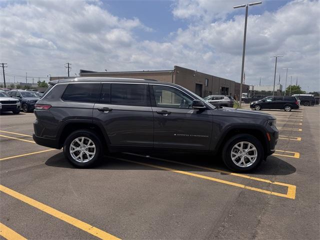 Photo of 2023 Metallic Jeep Grand Cherokee L