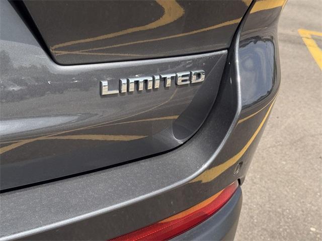 Photo of 2023 Metallic Jeep Grand Cherokee L