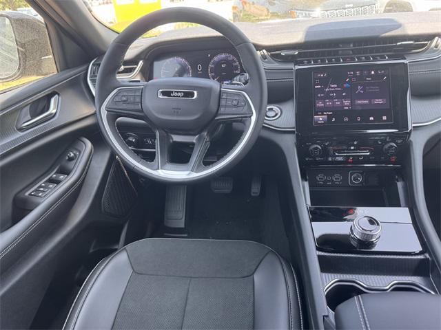 Photo of 2025 Diamond Black Jeep Grand Cherokee