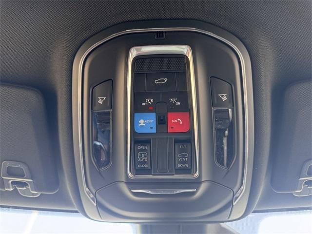 Photo of 2025 Diamond Black Jeep Grand Cherokee