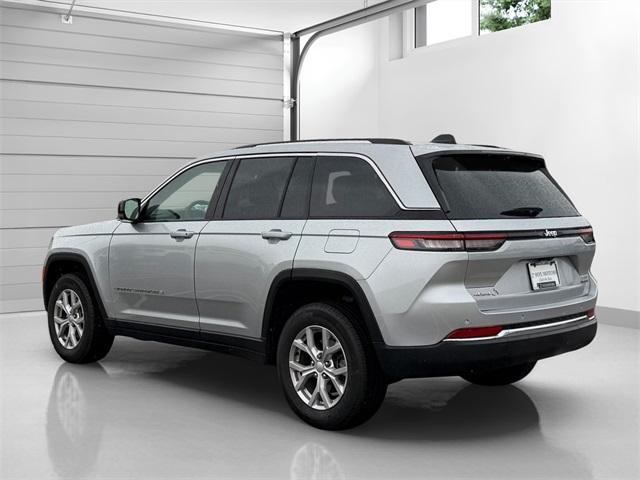 Photo of 2024 Silver Zynith Jeep Grand Cherokee