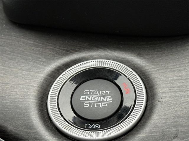 Photo of 2024 Silver Zynith Jeep Grand Cherokee