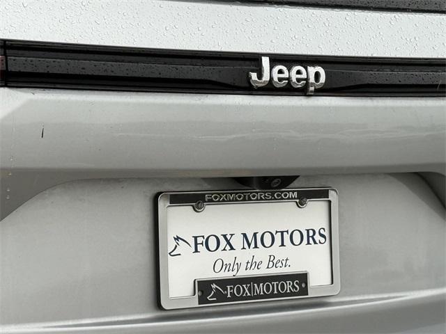 Photo of 2024 Silver Zynith Jeep Grand Cherokee